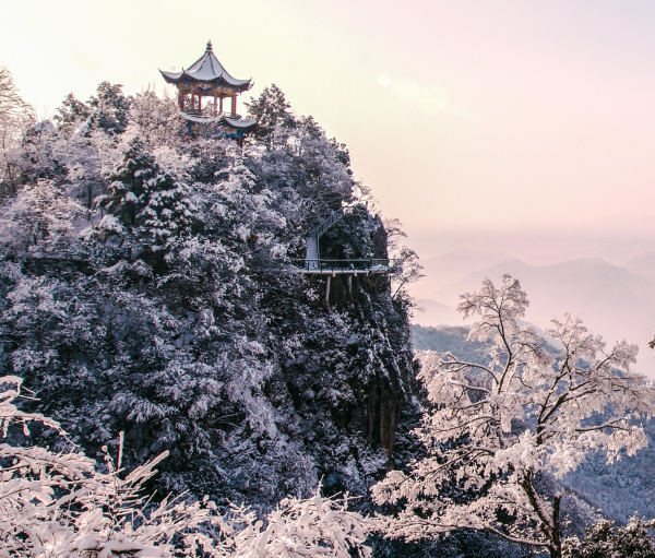 �Ϲ�ѩ���뻭��