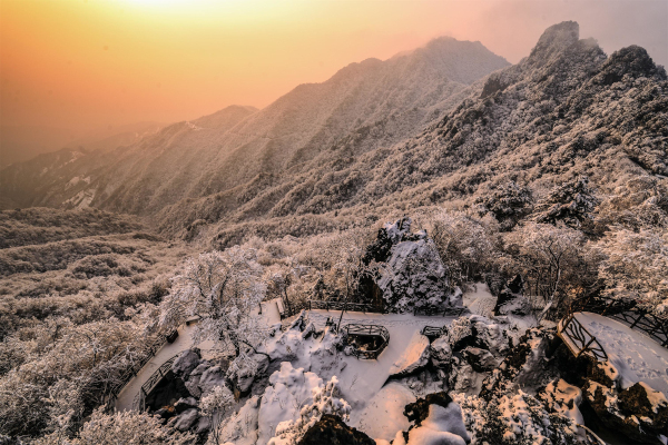 �Ϲ�ѩ���뻭��