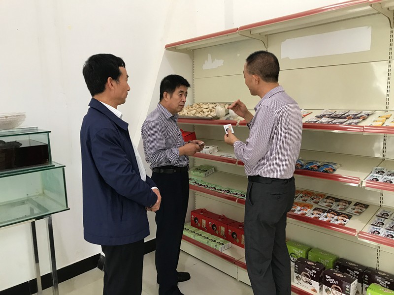 省农业厅督察组来岚皋县 督促检查农产品质量安全县创建工作