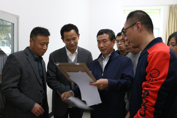 ʡ��ҵ������������̬��ƶ����ҵ׷�ϳ�Խ�ص㹤��