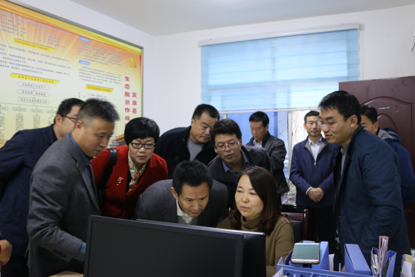 ʡ��ҵ������������̬��ƶ����ҵ׷�ϳ�Խ�ص㹤��